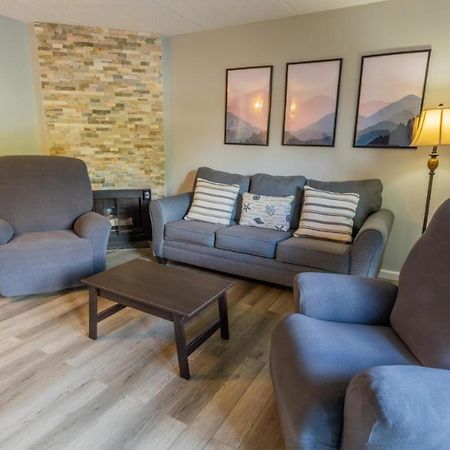 Family Bear Condos, Full King Suite, Kitchen, Pool Access Unit 103 Gatlinburg Eksteriør billede