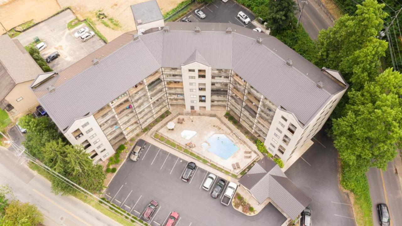 Family Bear Condos, Full King Suite, Kitchen, Pool Access Unit 103 Gatlinburg Eksteriør billede
