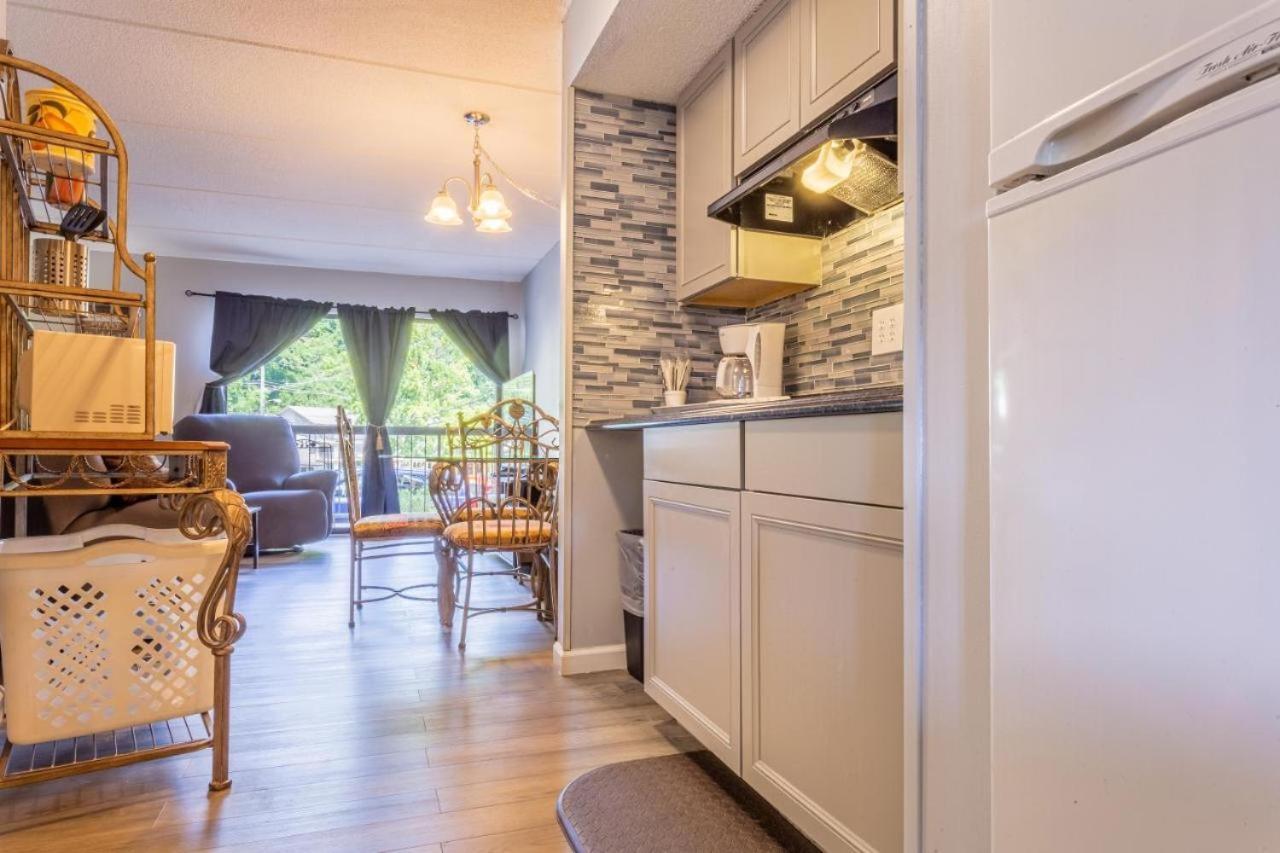 Family Bear Condos, Full King Suite, Kitchen, Pool Access Unit 103 Gatlinburg Eksteriør billede