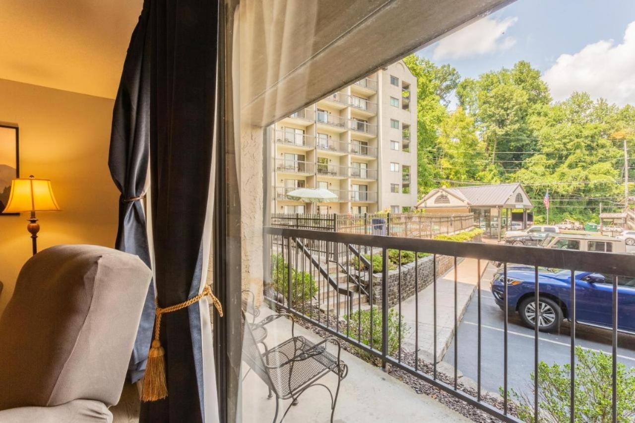 Family Bear Condos, Full King Suite, Kitchen, Pool Access Unit 103 Gatlinburg Eksteriør billede