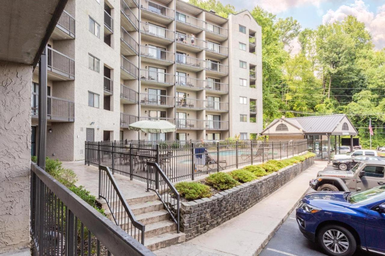 Family Bear Condos, Full King Suite, Kitchen, Pool Access Unit 103 Gatlinburg Eksteriør billede